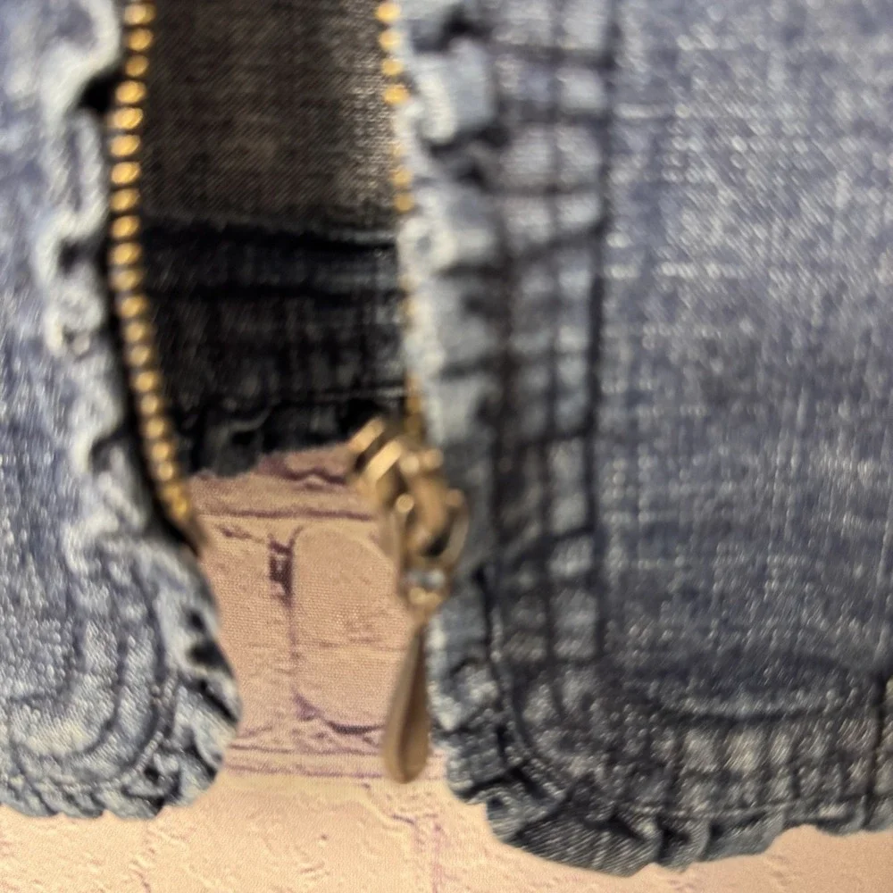 D&Co. Women's Denim Jacket Ruffle Zip Jacket Small 97%cotton Excellent - Picture 4 of 5